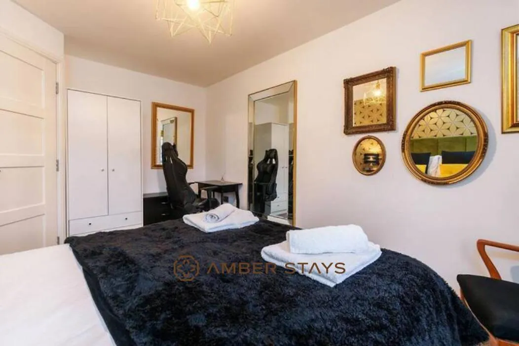 Stylish 2 Bed Apartment In Hull City Centre, Perfect For Business & Contractors, Free Parking! Kingston upon Hull