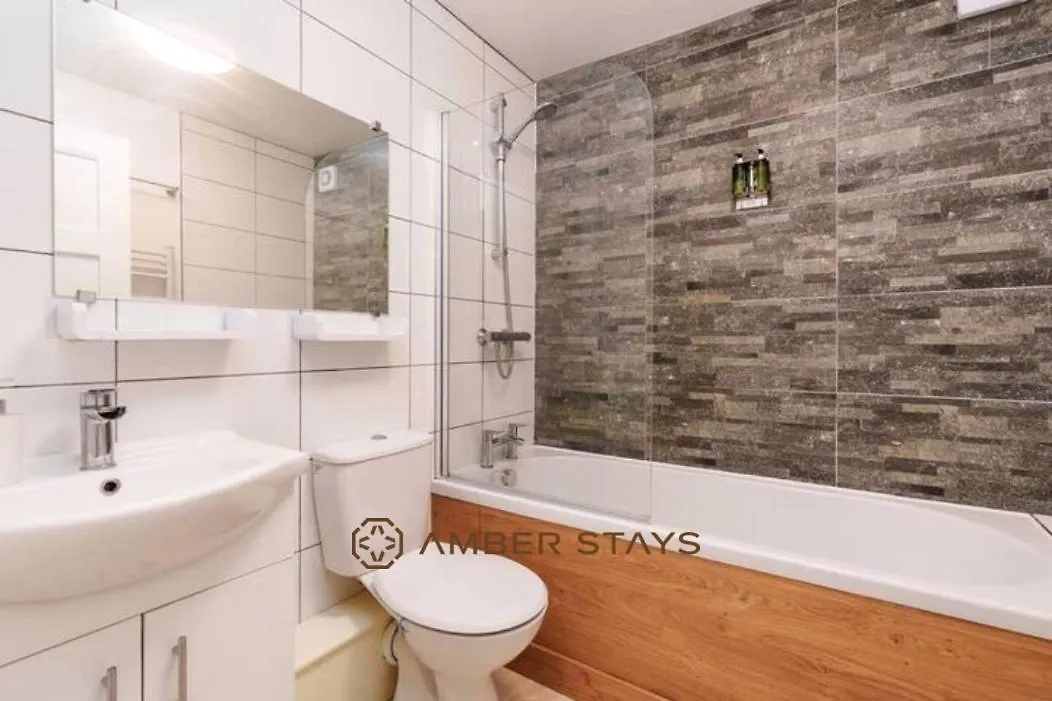 Stylish 2 Bed Apartment In Hull City Centre, Perfect For Business & Contractors, Free Parking! Kingston upon Hull