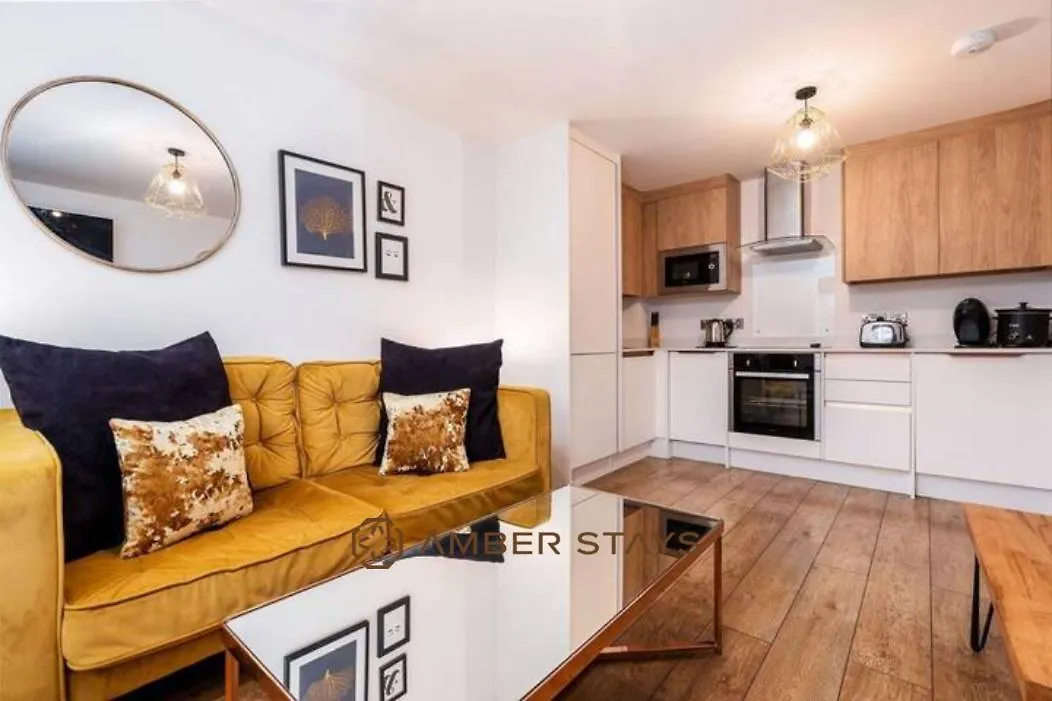 Stylish 2 Bed Apartment In Hull City Centre, Perfect For Business & Contractors, Free Parking! Kingston upon Hull