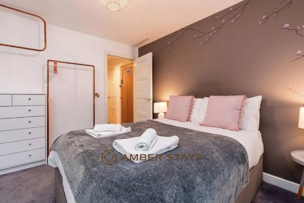 Stylish 2 Bed Apartment In Hull City Centre, Perfect For Business & Contractors, Free Parking! Kingston upon Hull 0*,